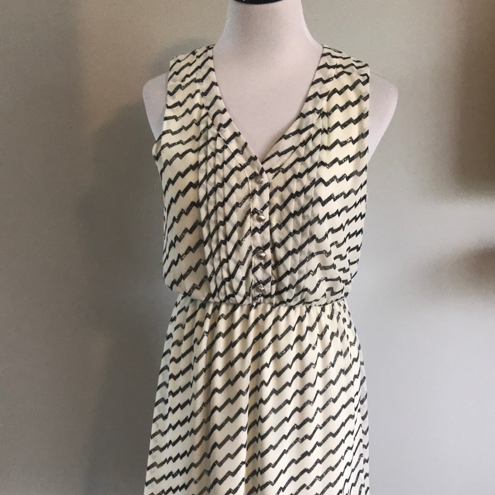 Pretty black and white chiffon dress